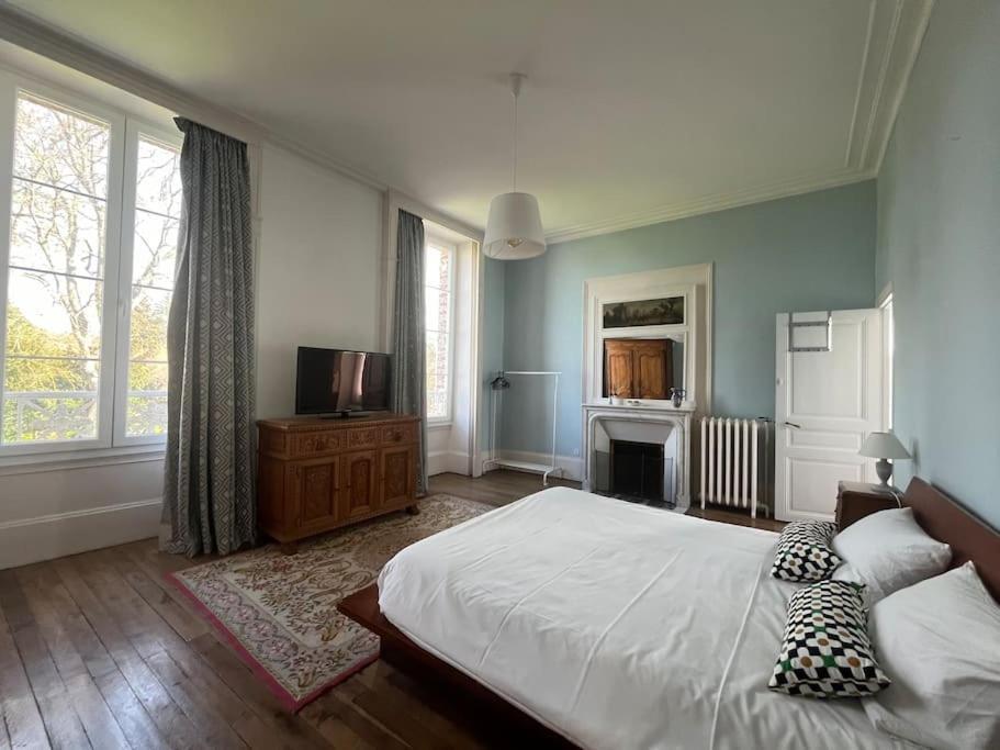La Demeure De Margot - 24 Couchages Villa Villeneuve-sur-Yonne Екстериор снимка