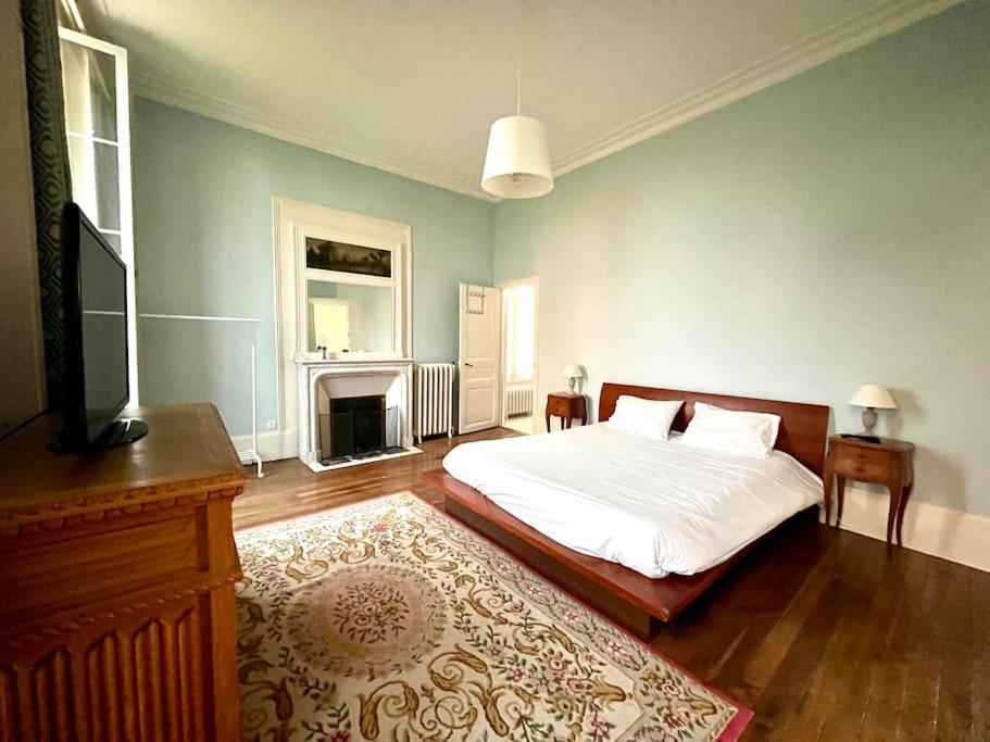 La Demeure De Margot - 24 Couchages Villa Villeneuve-sur-Yonne Екстериор снимка