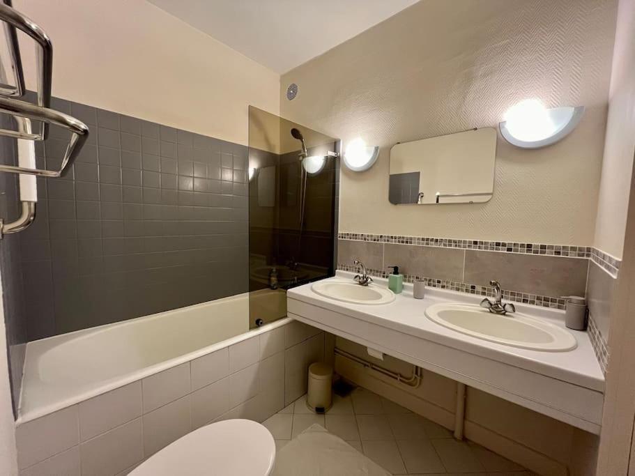 La Demeure De Margot - 24 Couchages Villa Villeneuve-sur-Yonne Екстериор снимка