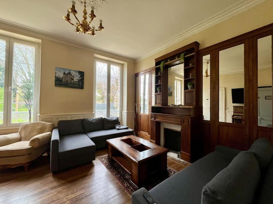 La Demeure De Margot - 24 Couchages Villa Villeneuve-sur-Yonne Екстериор снимка