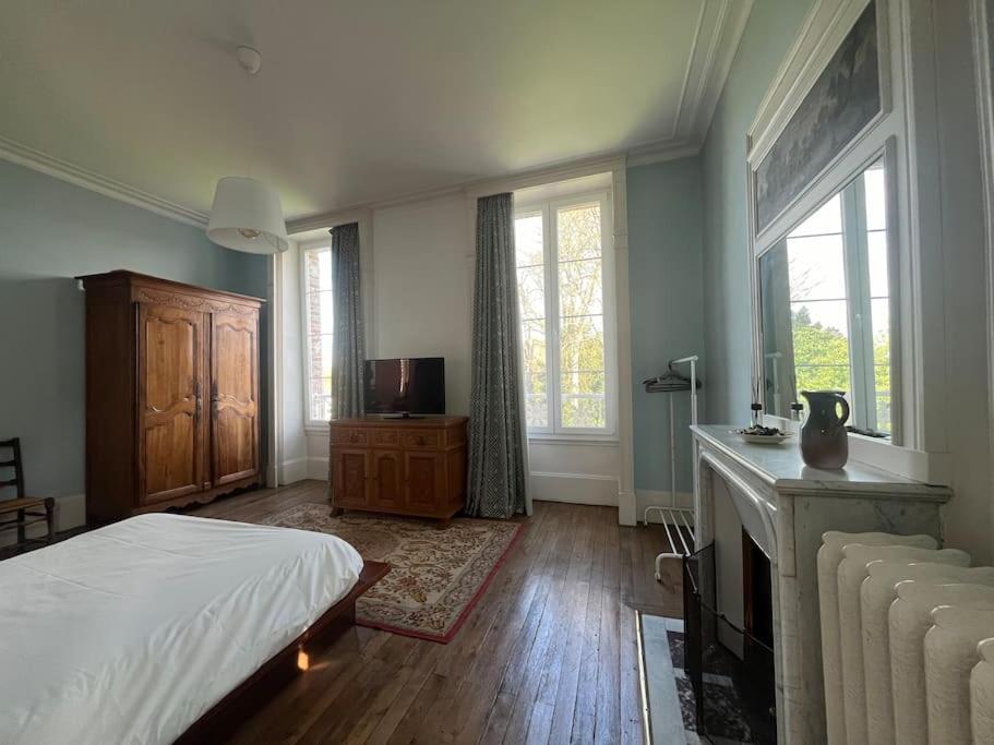 La Demeure De Margot - 24 Couchages Villa Villeneuve-sur-Yonne Екстериор снимка