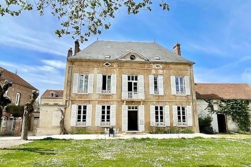 La Demeure De Margot - 24 Couchages Villa Villeneuve-sur-Yonne Екстериор снимка