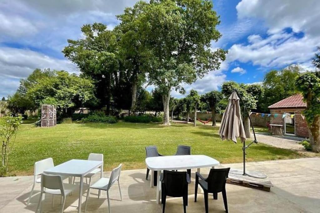 La Demeure De Margot - 24 Couchages Villa Villeneuve-sur-Yonne Екстериор снимка