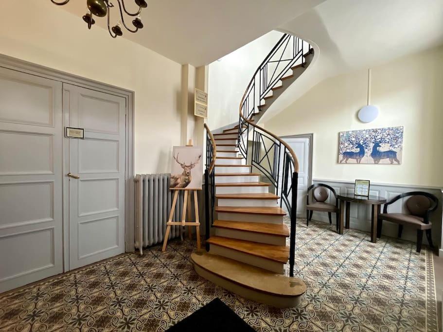 La Demeure De Margot - 24 Couchages Villa Villeneuve-sur-Yonne Екстериор снимка