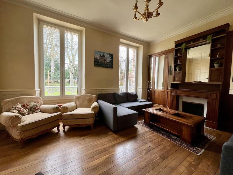 La Demeure De Margot - 24 Couchages Villa Villeneuve-sur-Yonne Екстериор снимка