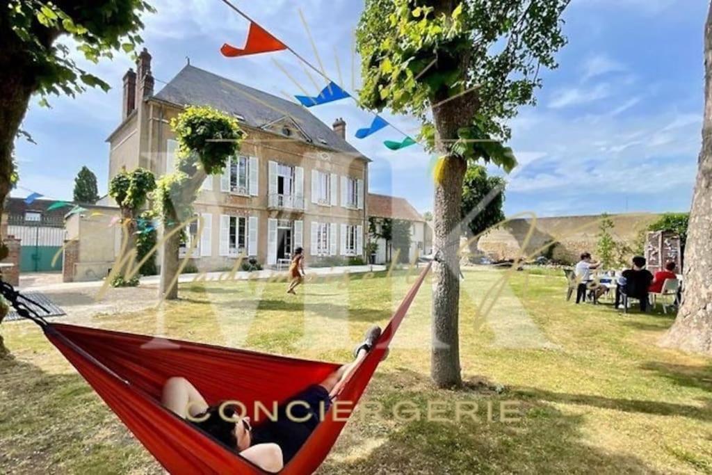 La Demeure De Margot - 24 Couchages Villa Villeneuve-sur-Yonne Екстериор снимка